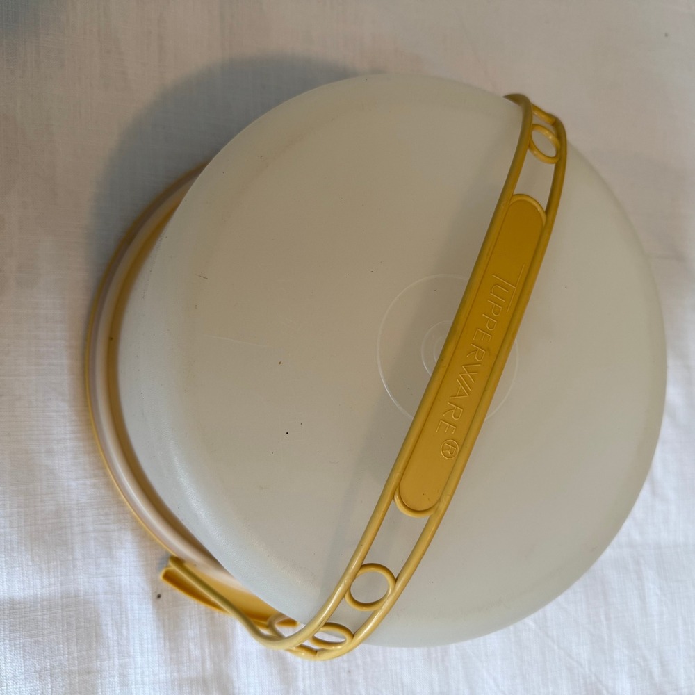 Vintage Tupperware Round Cake Takerβ Pie Carrier Harvest Gold 1241 1242 Handle